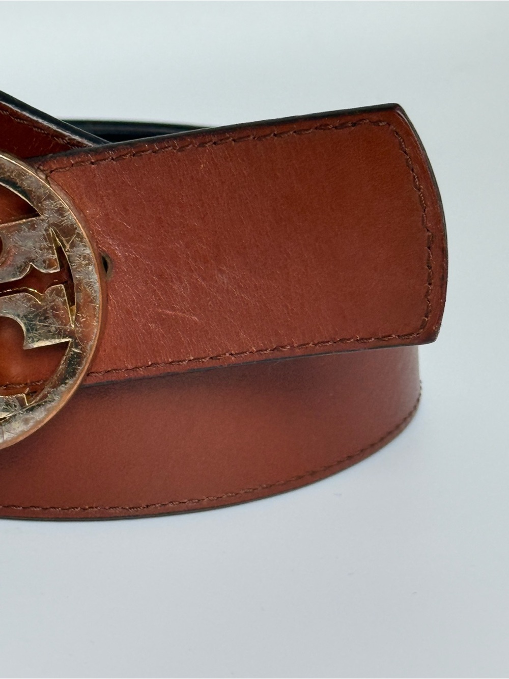 Tory Burch Reversible Leather Belt – Black/Brown | Gold Logo Buckle - Picture 5 of 10